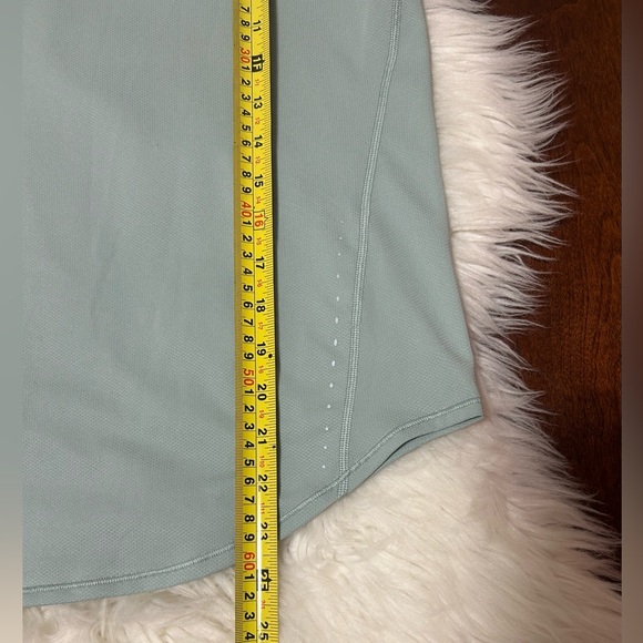 Lululemon Size 8 High-Neck Running and Training T-Shirt
Silver Blue Light Green - Picture 11 of 13